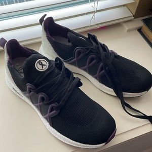 NWOT Women’s tennis shoes